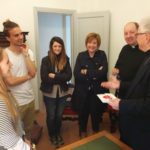 I ragazzi del Team IndifferenzaZero, accompagnati da Dirigente Scolastico e dai docenti Nizza e Collavitti, accolti da Monsignor Ciattini presso la Curia Vescovile per promuovere OpenHeart